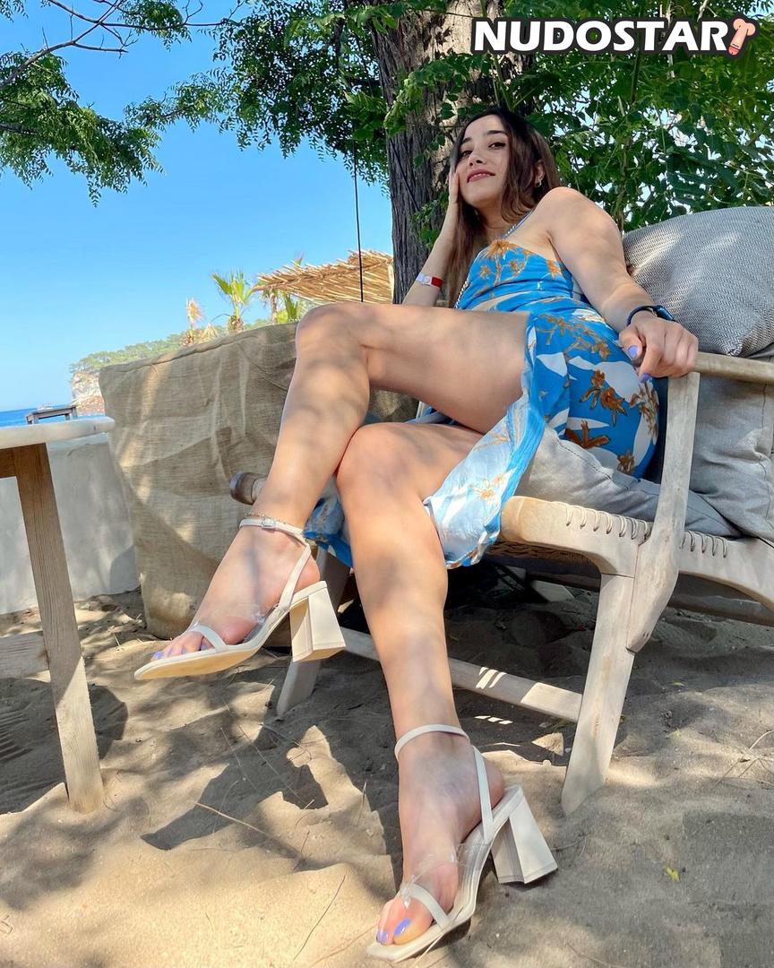 Merve Elmas Leaked Photo 9