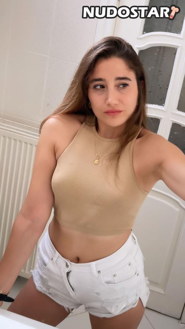 Merve Elmas Leaked Photo 14